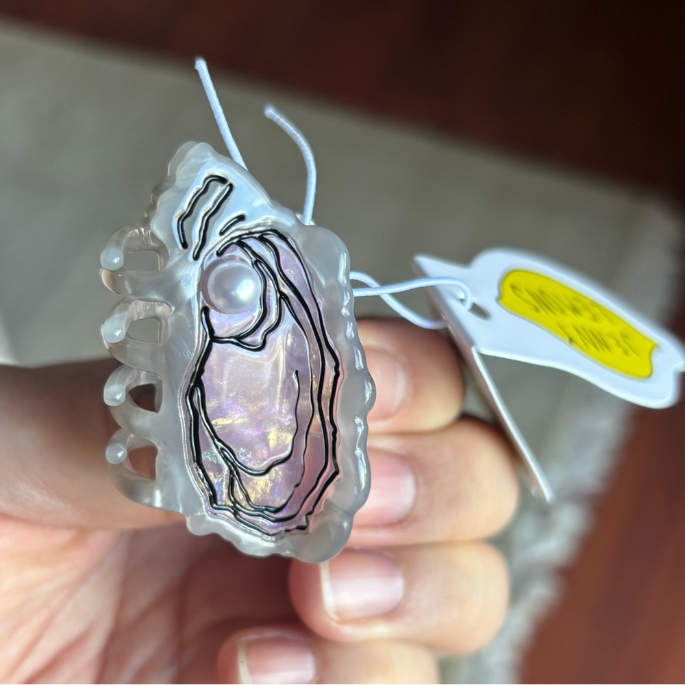 Jenny Lemons Oyster Hair Clip - Picture 5 of 12